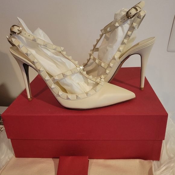 ( SOLD) Authentic Valentino Garavani Rockstud Ankle Strap Pump - Picture 12 of 13